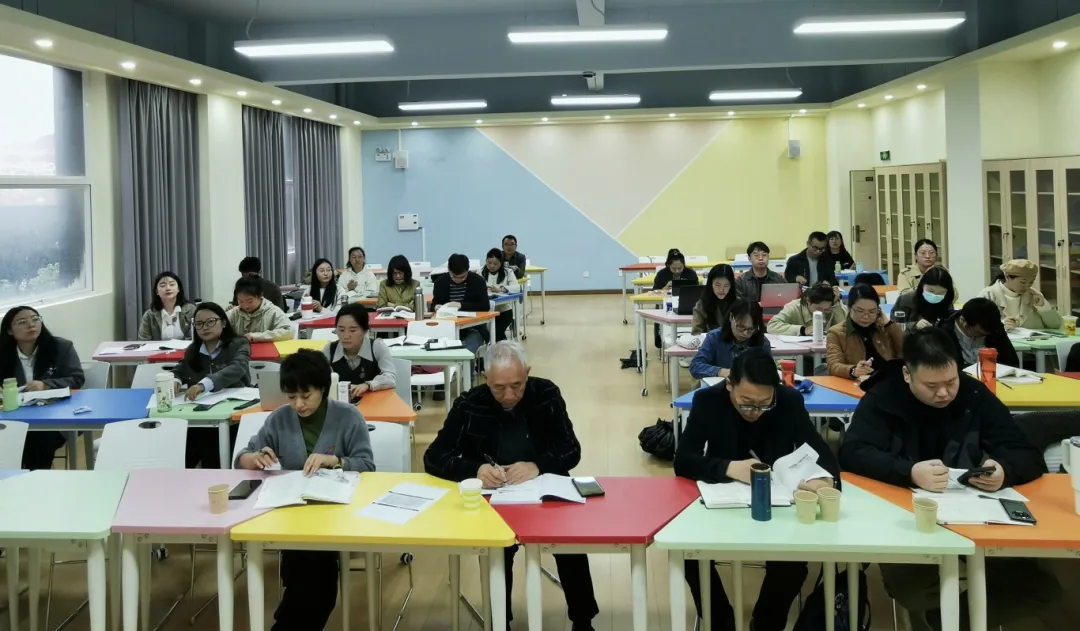 学校召开2024-2025学年秋季学期“形势与政策”课集体备课会