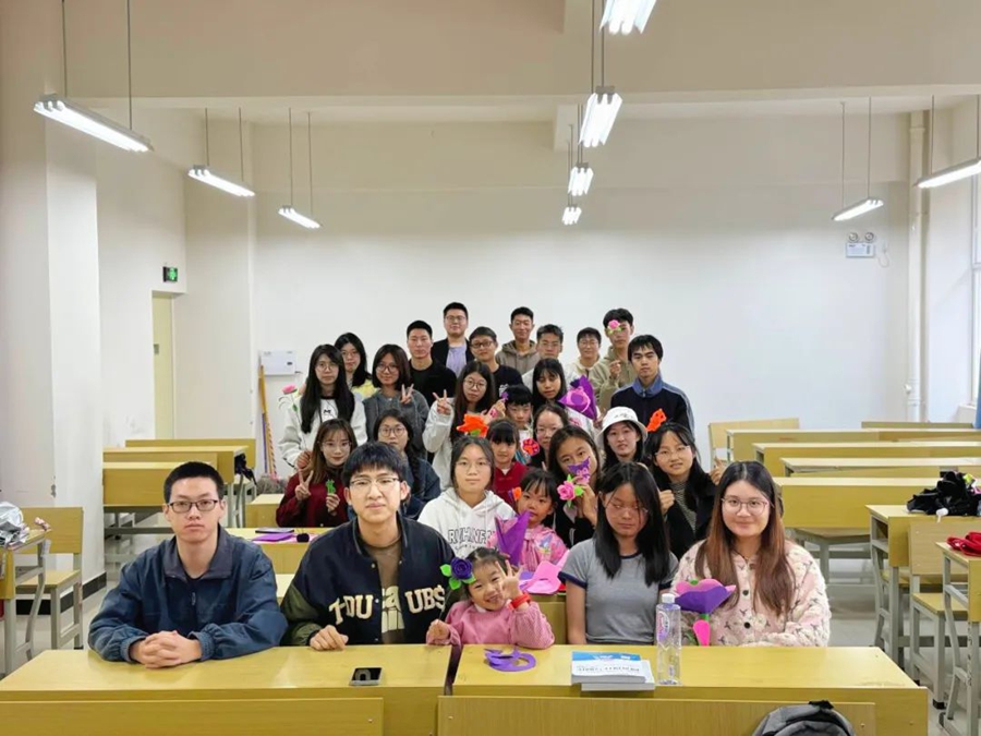 基层党建 | 信息工程学院学生党支部携手“帮帮堂”，多彩手工点亮童心