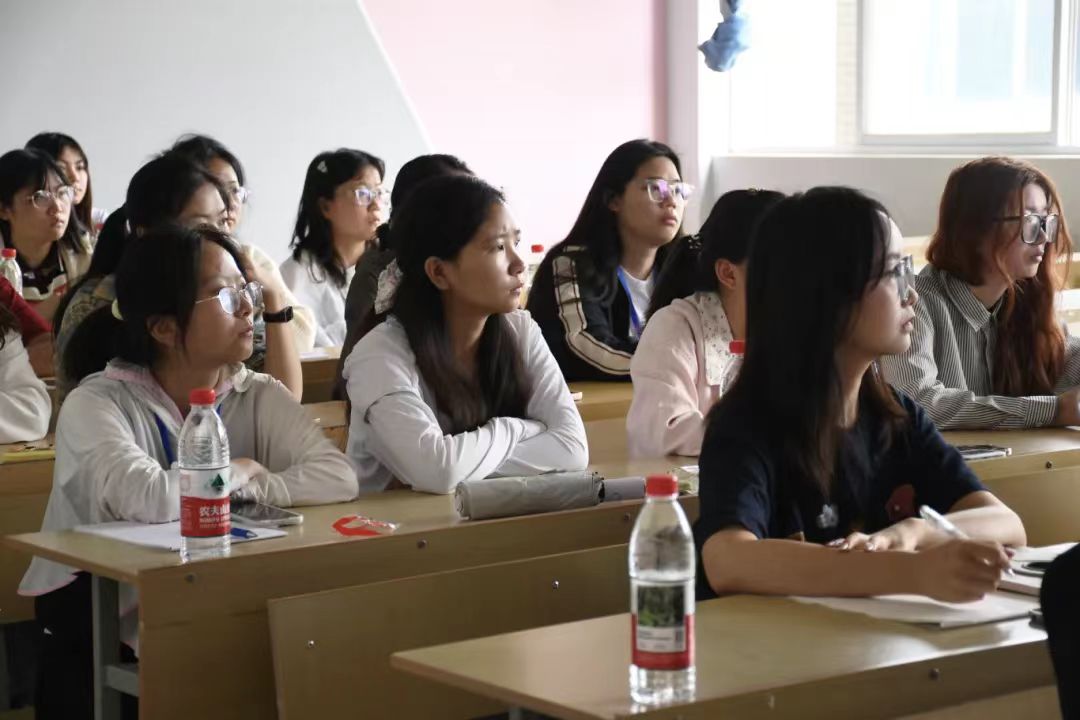 昆明文理学院新闻办学生宣传中心开展系列培训