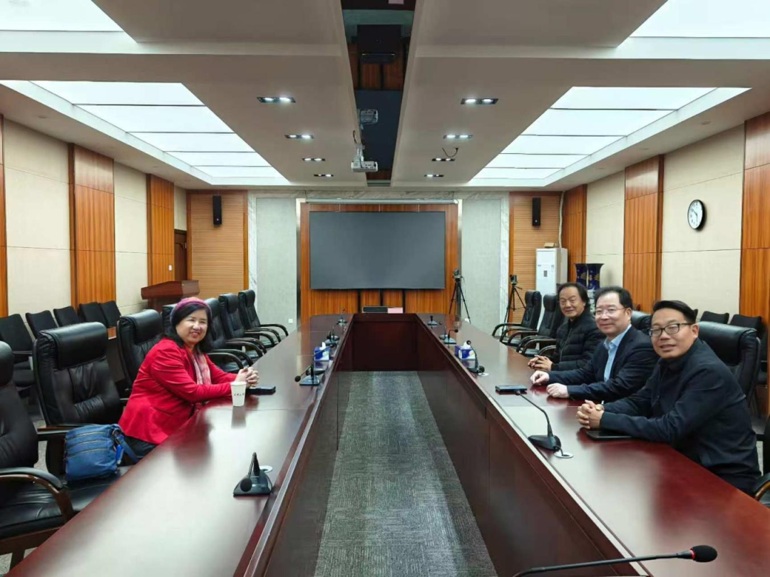 美国国际文教学会创始人及执行长黄丽娟女士来校交流