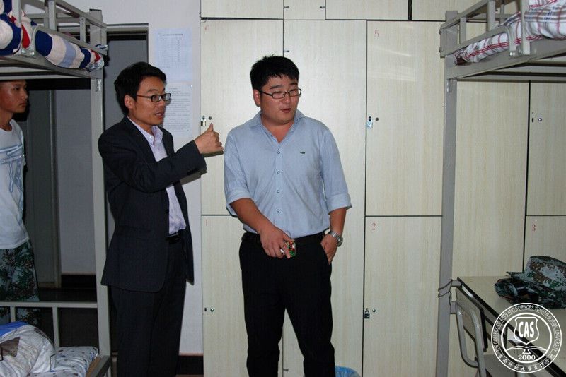 杨添富副院长走访2014级新生宿舍