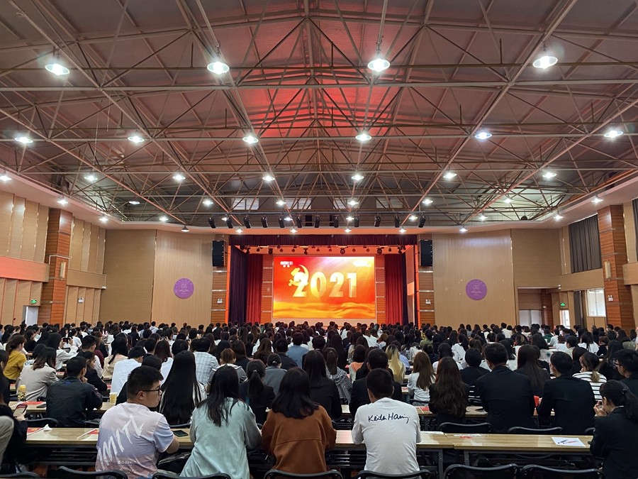齐声高歌颂党恩  百米长卷庆百年 —— 昆明文理学院举行庆中国共产党成立100周年活动