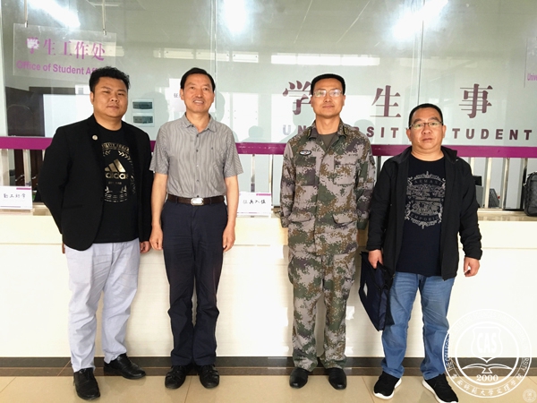 省征兵办督导组成员、省公安厅李文周处长一行视察我校征兵宣传工作