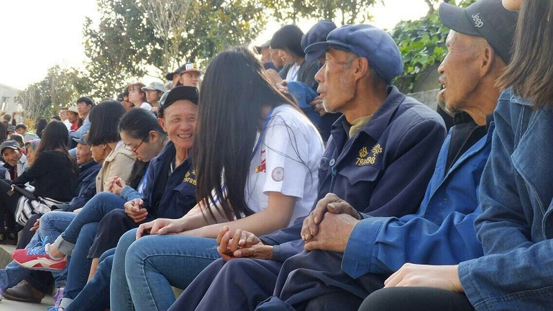 予人玫瑰，手留余香——同心青年志愿者走进敬老院