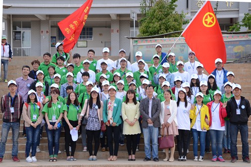信息工程学院到杨林镇中心小学开展“学雷锋 献爱心”志愿服务活动
