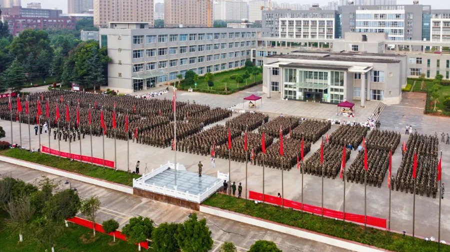 铭记历史 砥砺前行｜昆明文理学院举行“纪念中国人民抗日战争暨世界反法西斯战争胜利79周年”主题升旗仪式