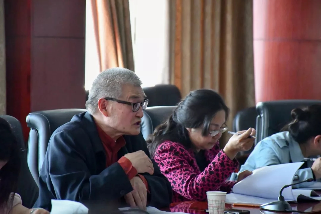 城市学院院长杨德（左） 经济学院院长赵敏敏（右）