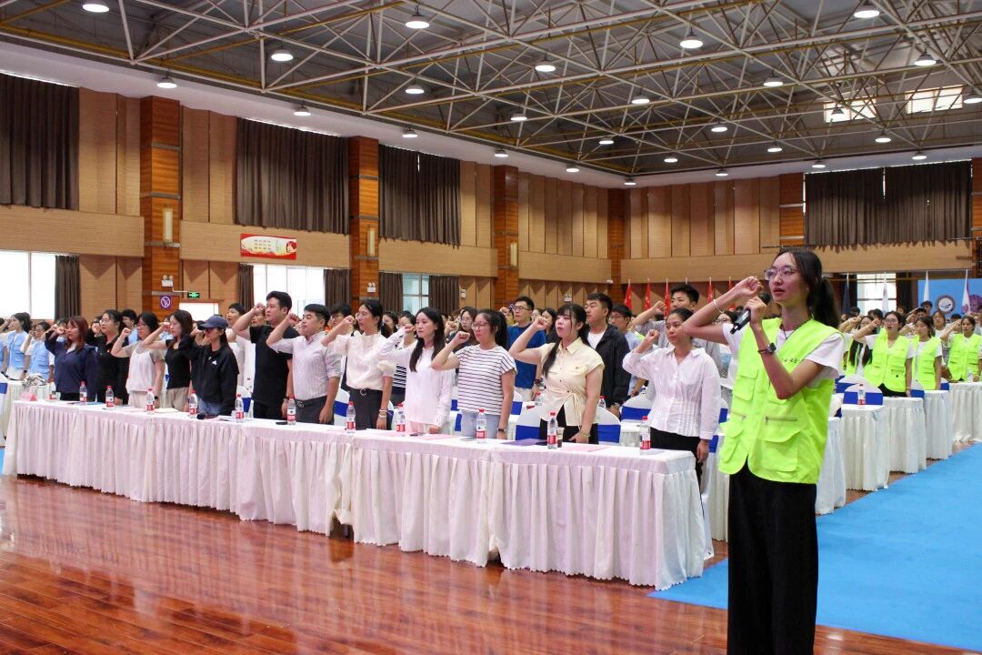 昆明文理学院举行2026年暑期“三下乡”社会实践活动授旗仪式-11